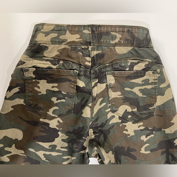 Coco + Carmen OMG Camo Jeans - Size S - Skinny and Stretchy - Picture 11 of 11